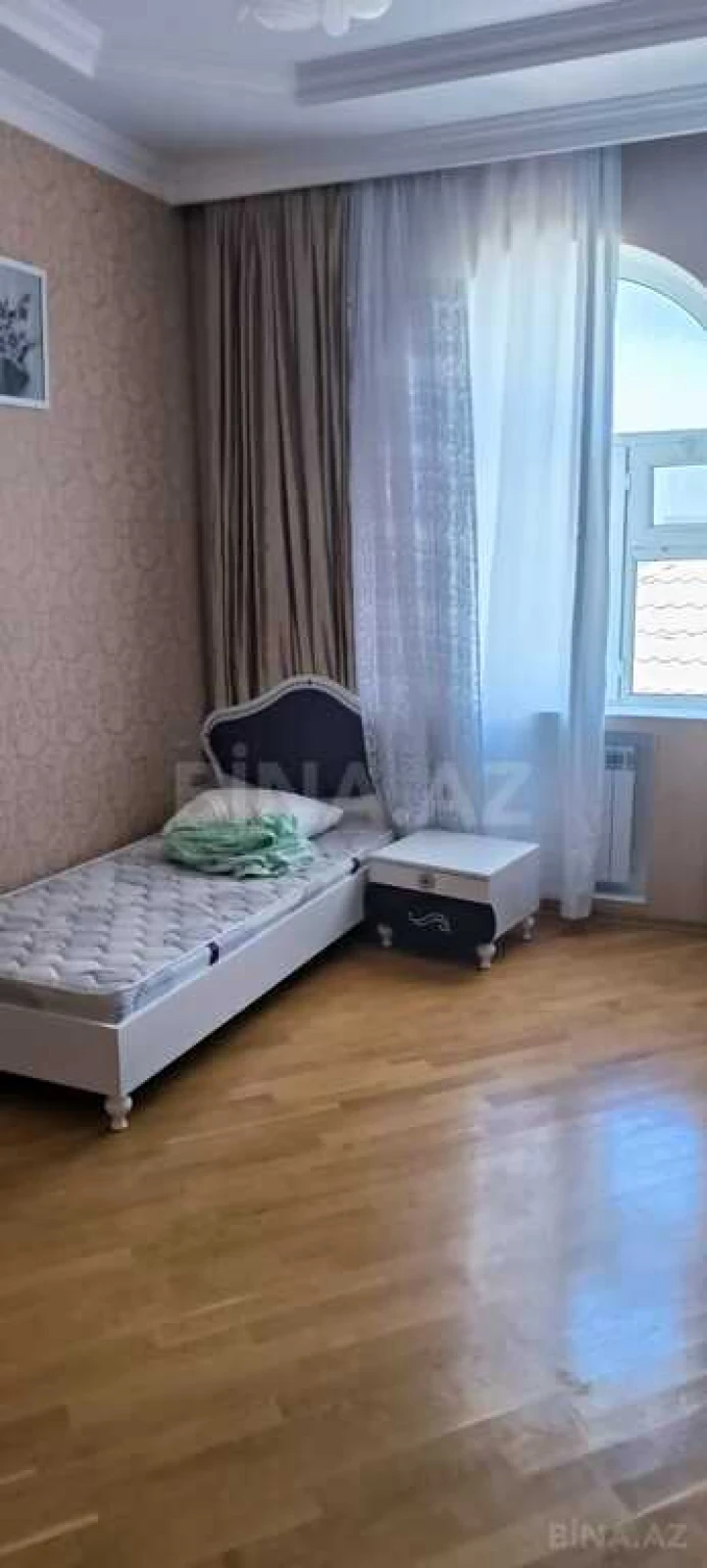 Satılır 18 otaqlı həyət evi 800 m²