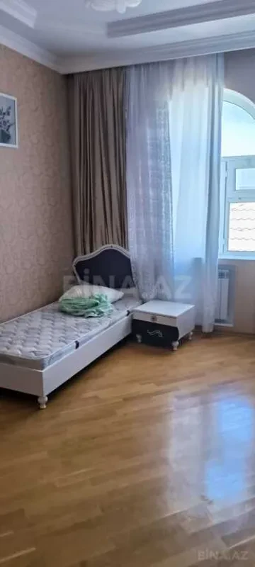Satılır 18 otaqlı həyət evi 800 m²