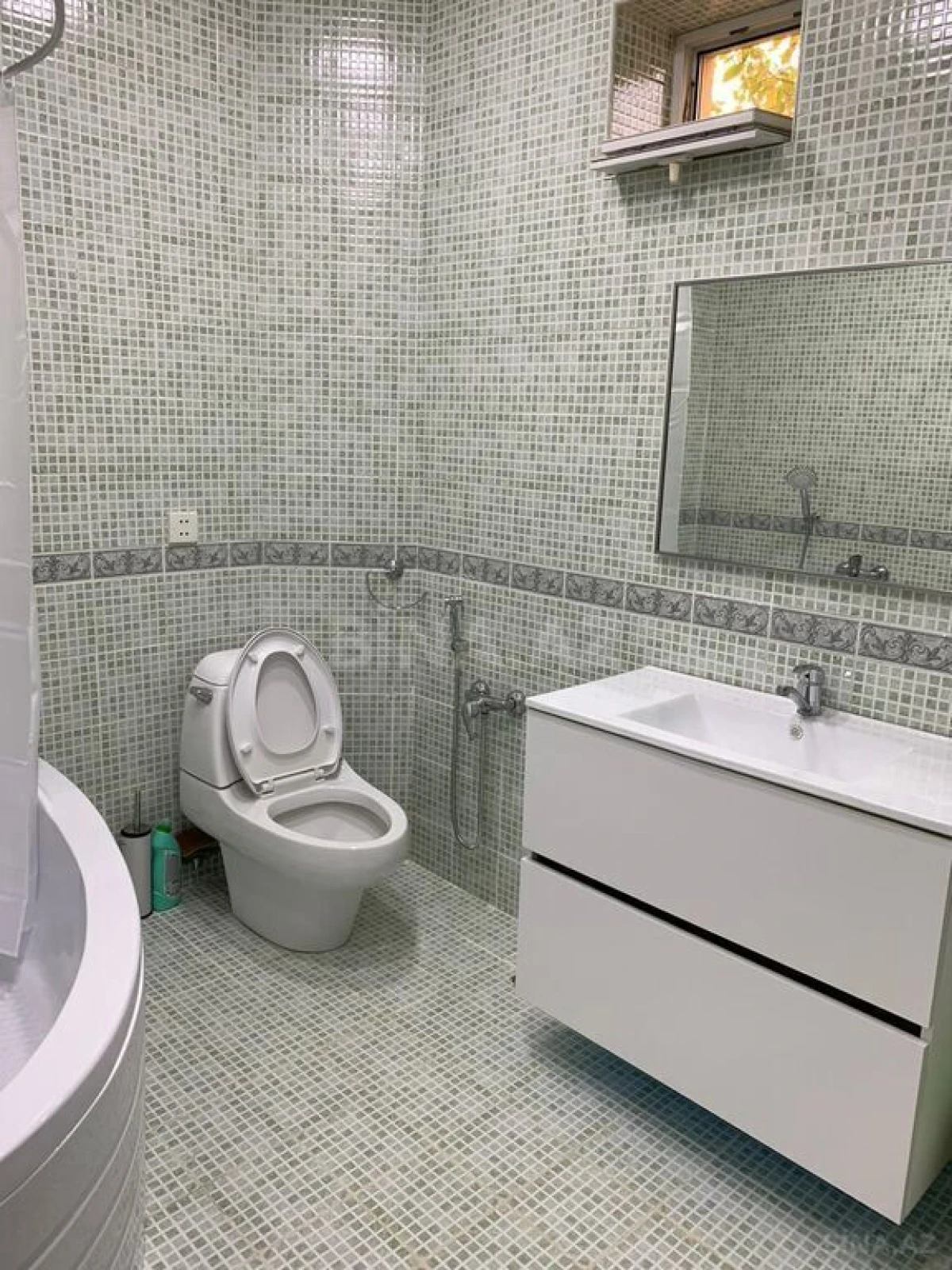 Satılır 5 otaqlı həyət evi 300 m²