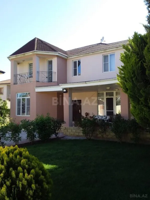 Satılır 5 otaqlı həyət evi 300 m²