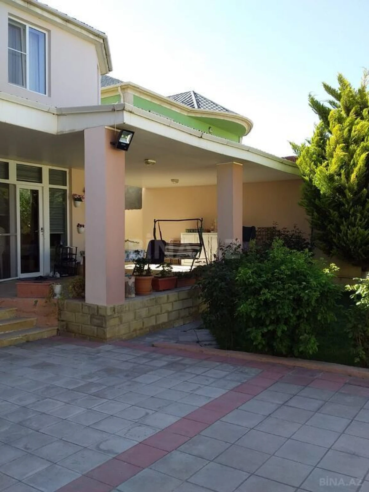 Satılır 5 otaqlı həyət evi 300 m²