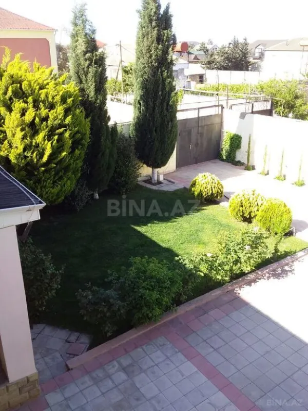 Satılır 5 otaqlı həyət evi 300 m²