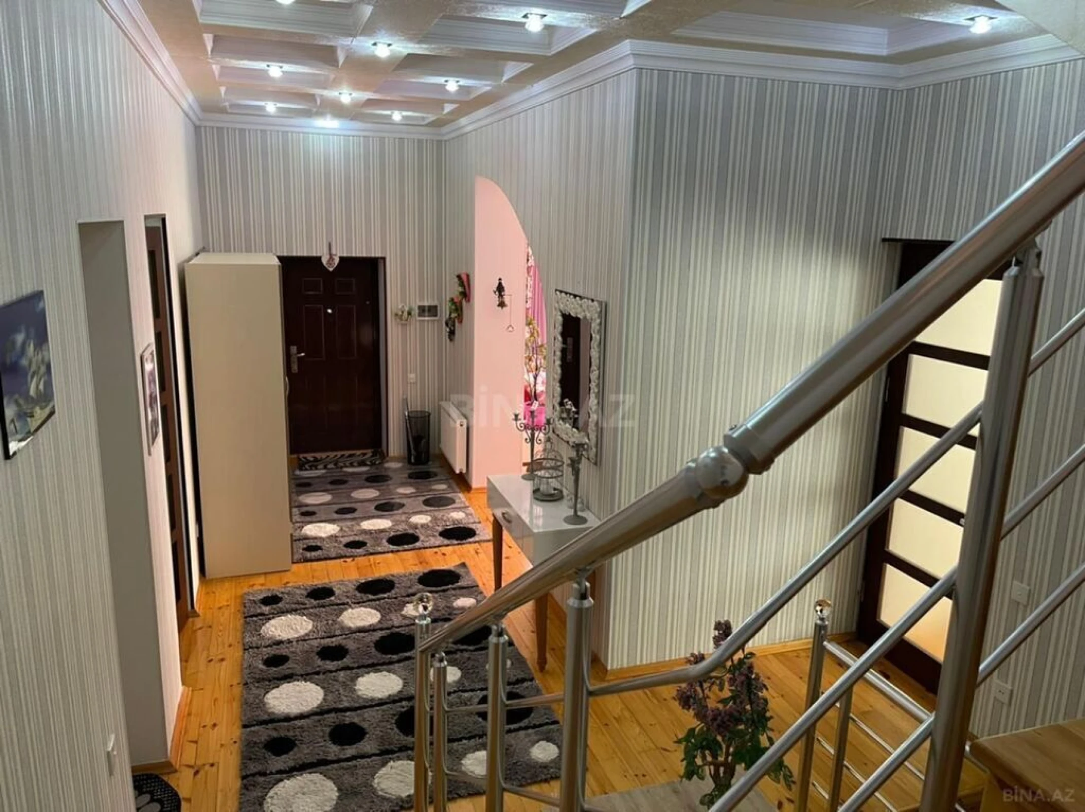 Satılır 5 otaqlı həyət evi 300 m²