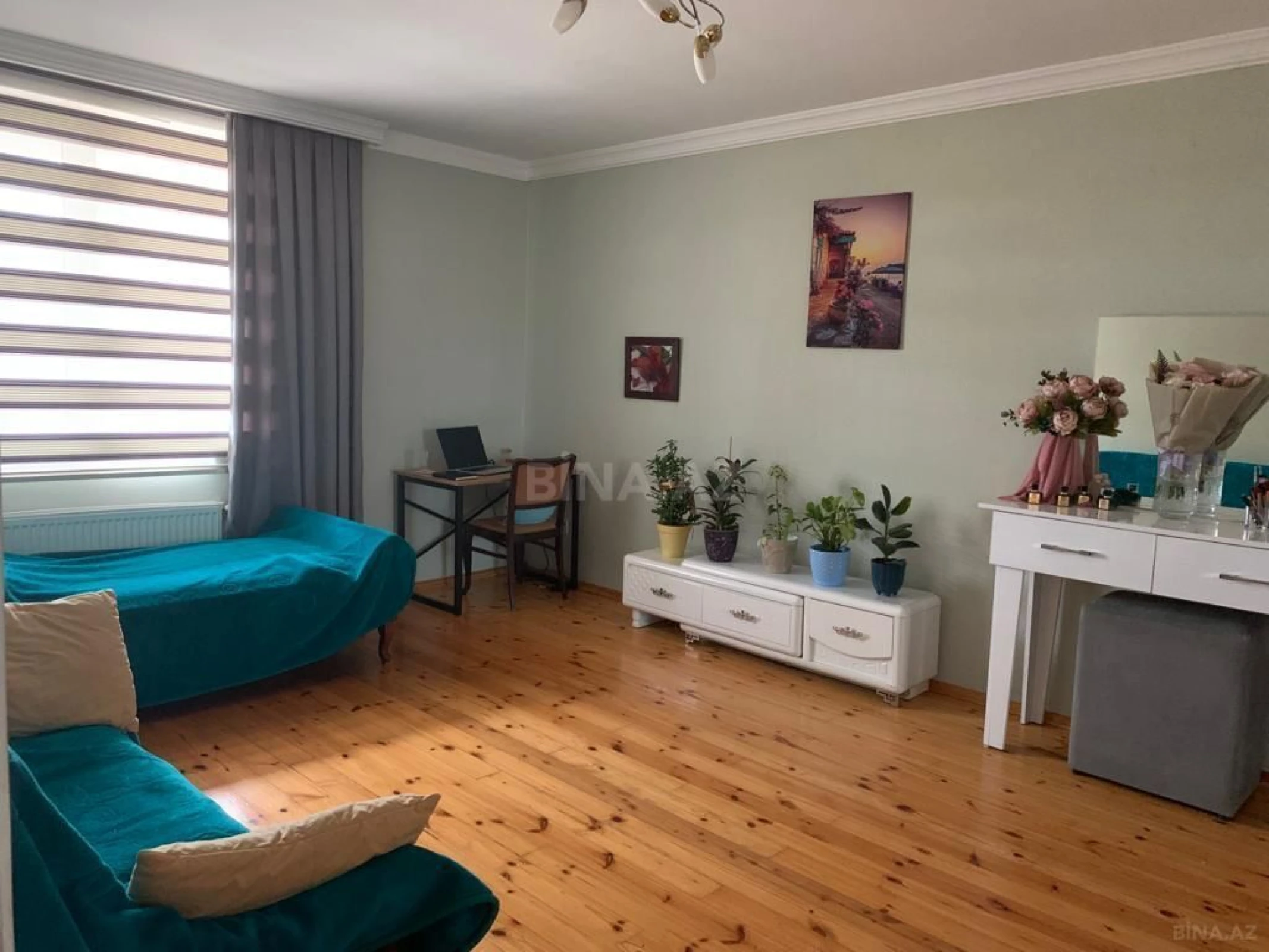 Satılır 5 otaqlı həyət evi 300 m²