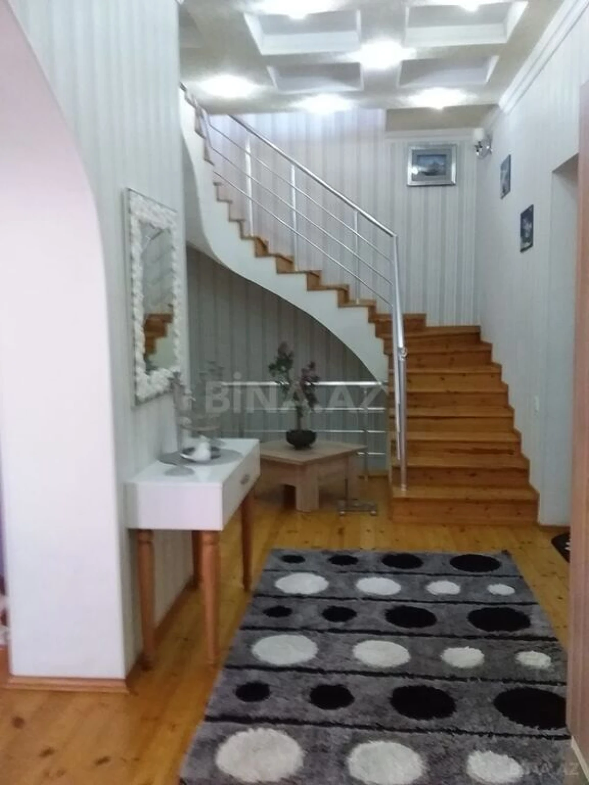 Satılır 5 otaqlı həyət evi 300 m²