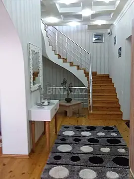 Satılır 5 otaqlı həyət evi 300 m²