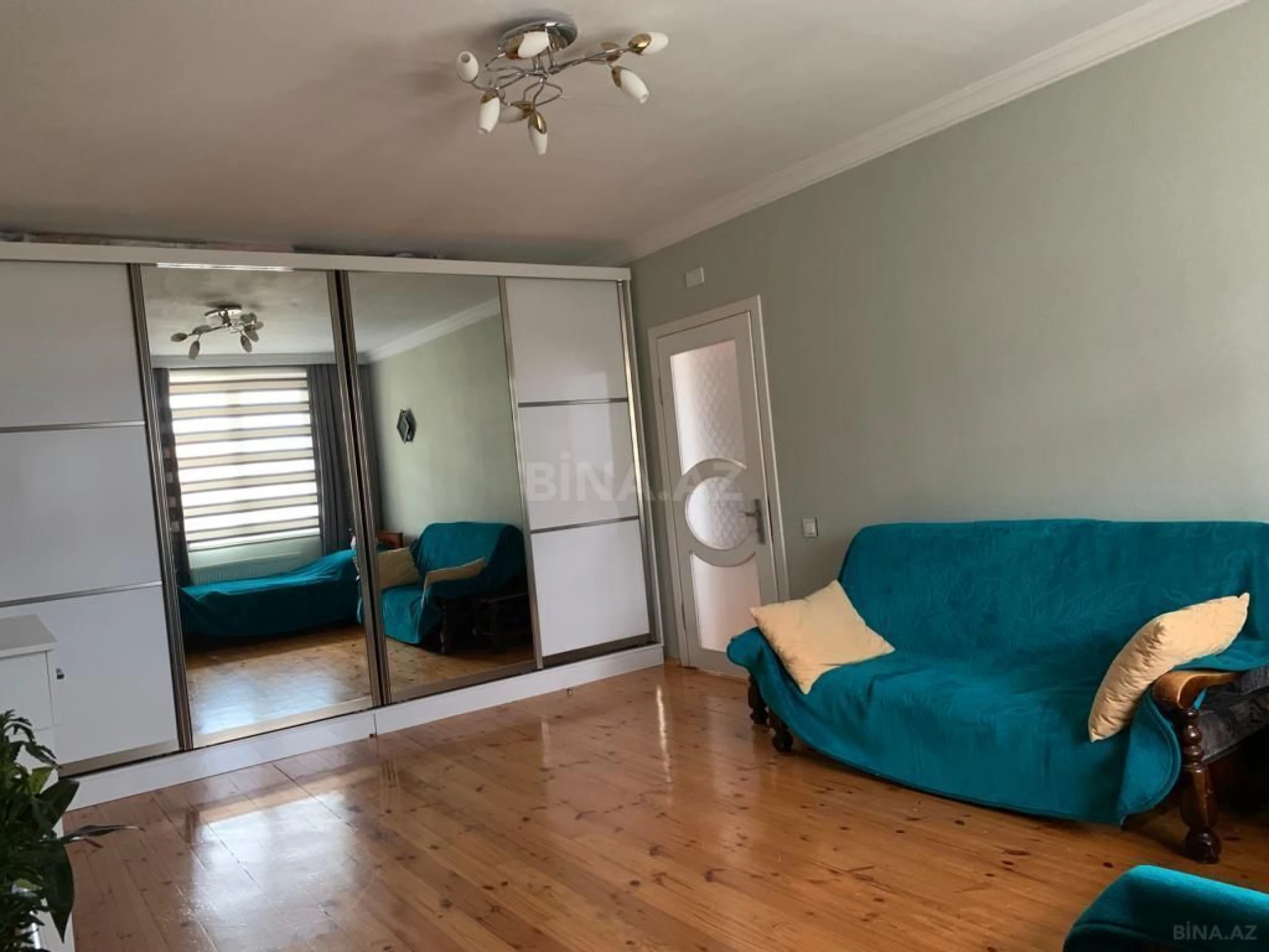 Satılır 5 otaqlı həyət evi 300 m²