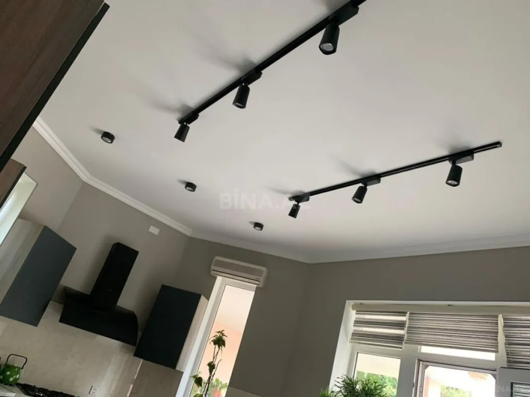 Satılır 5 otaqlı həyət evi 300 m²