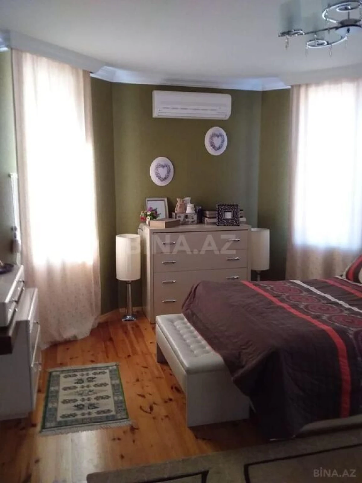 Satılır 5 otaqlı həyət evi 300 m²