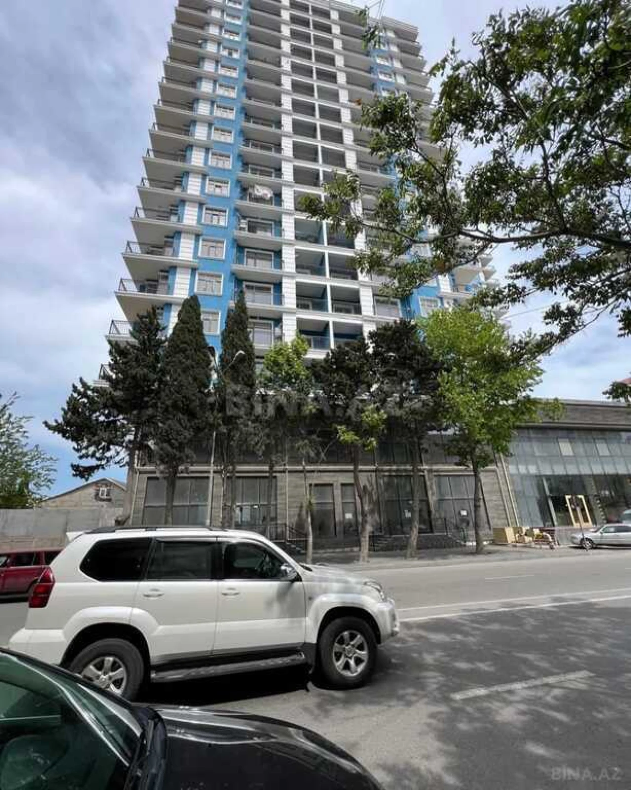 Satılır 4 otaqlı mənzil 181 m²