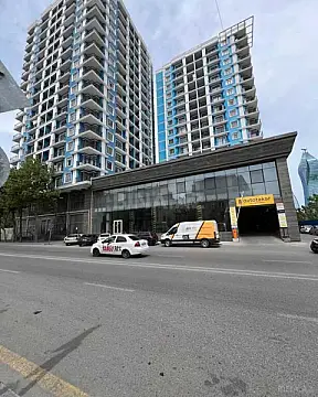 Satılır 4 otaqlı mənzil 181 m²