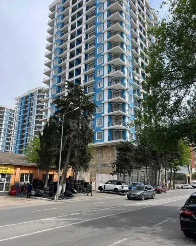 Satılır 4 otaqlı mənzil 181 m²