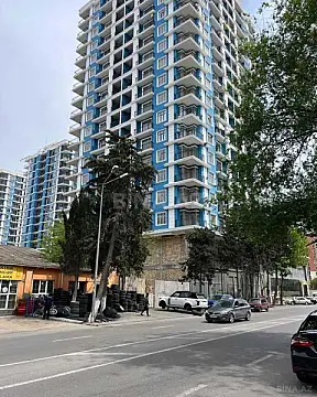 Satılır 4 otaqlı mənzil 181 m²