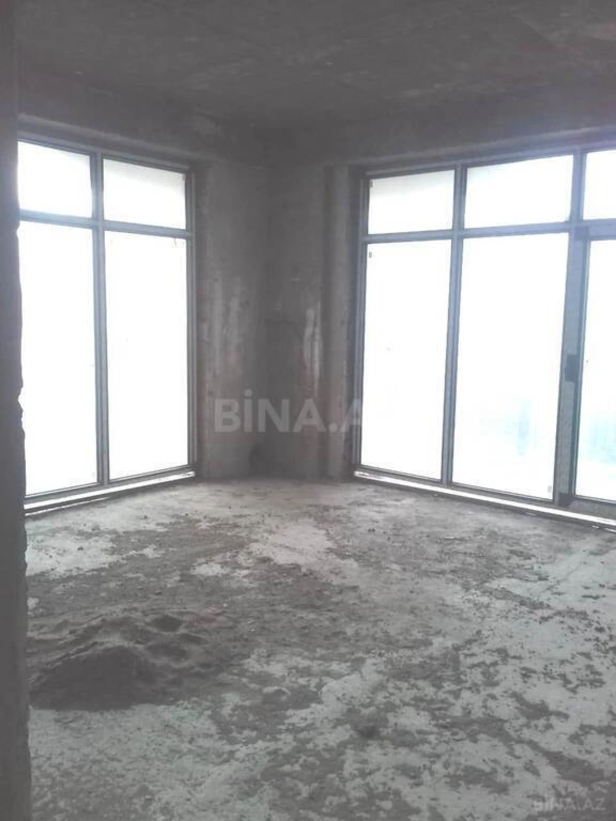 Satılır 4 otaqlı mənzil 181 m²