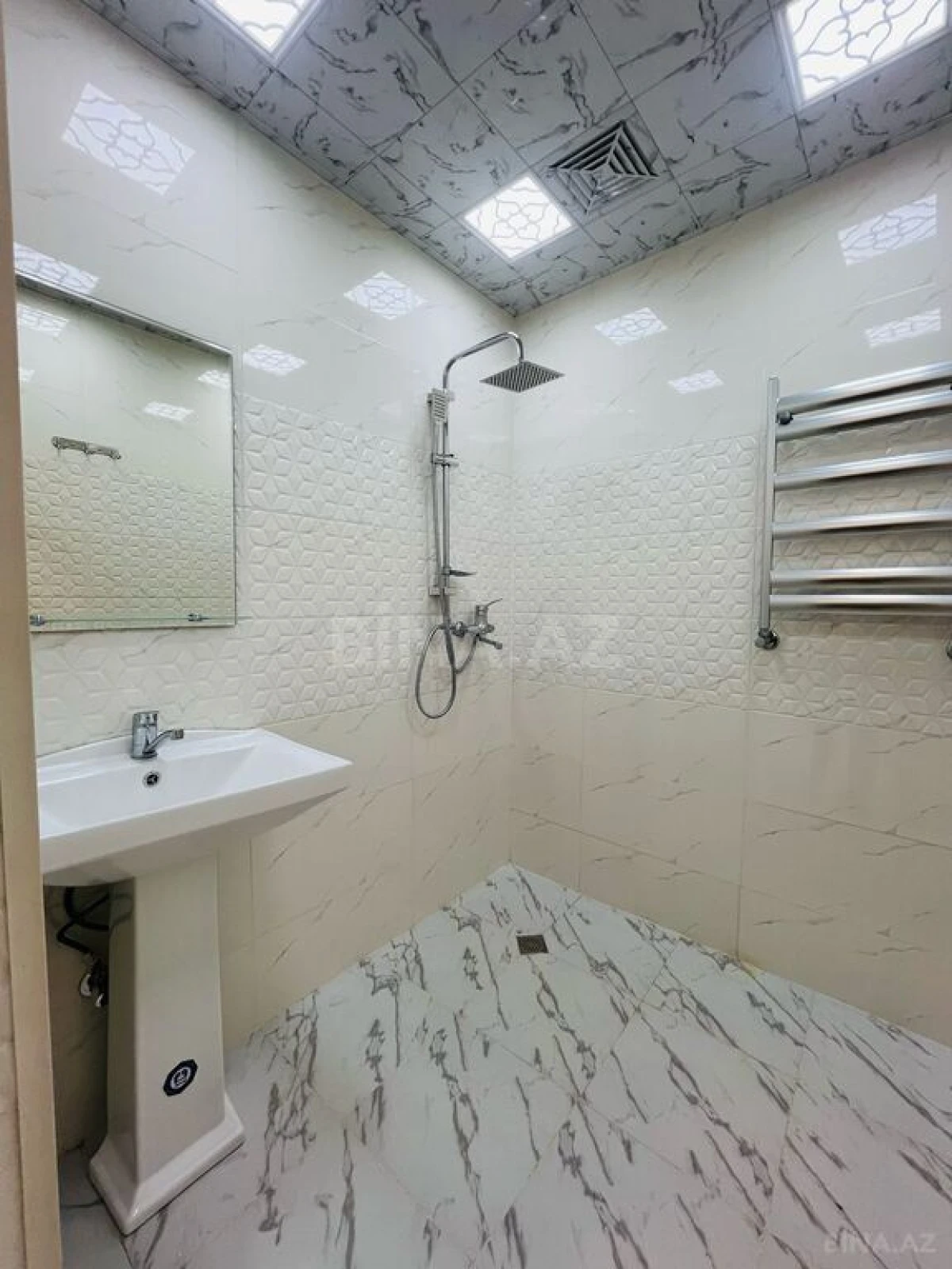 Satılır 2 otaqlı mənzil 60 m²