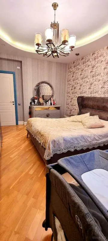 Satılır 3 otaqlı mənzil 120.5 m²