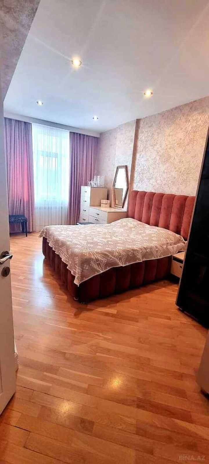 Satılır 3 otaqlı mənzil 120.5 m²