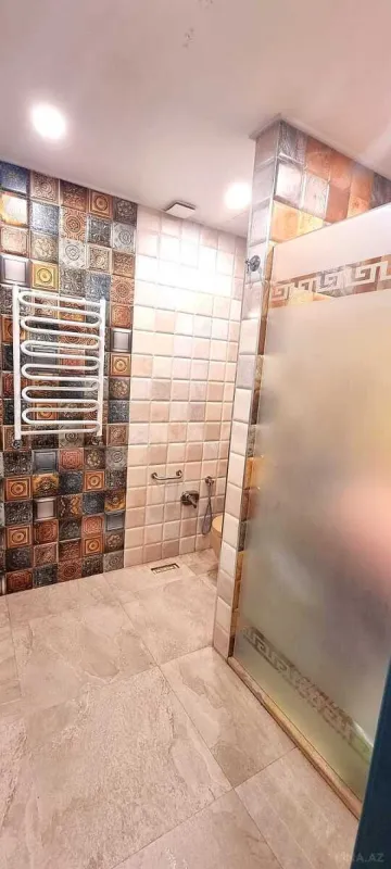 Satılır 3 otaqlı mənzil 120.5 m²