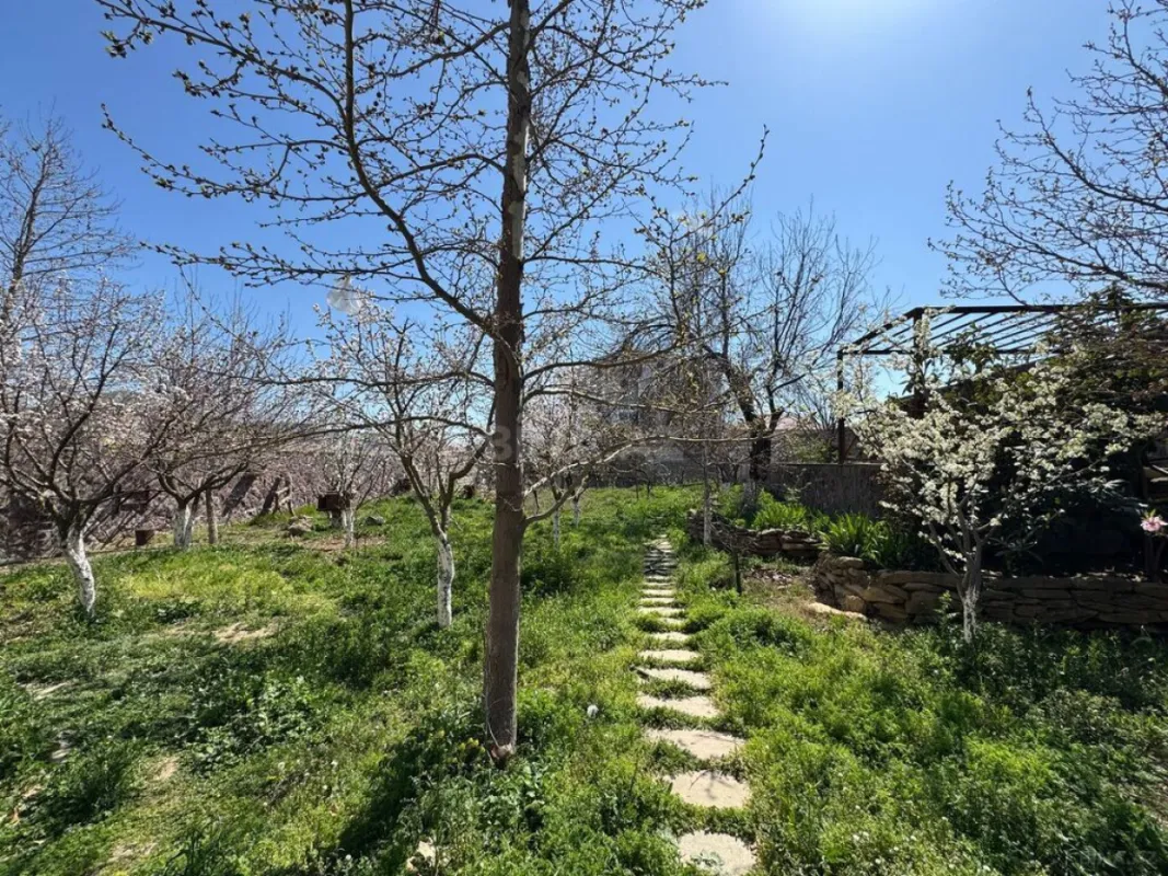 Satılır 7 otaqlı həyət evi 600 m²