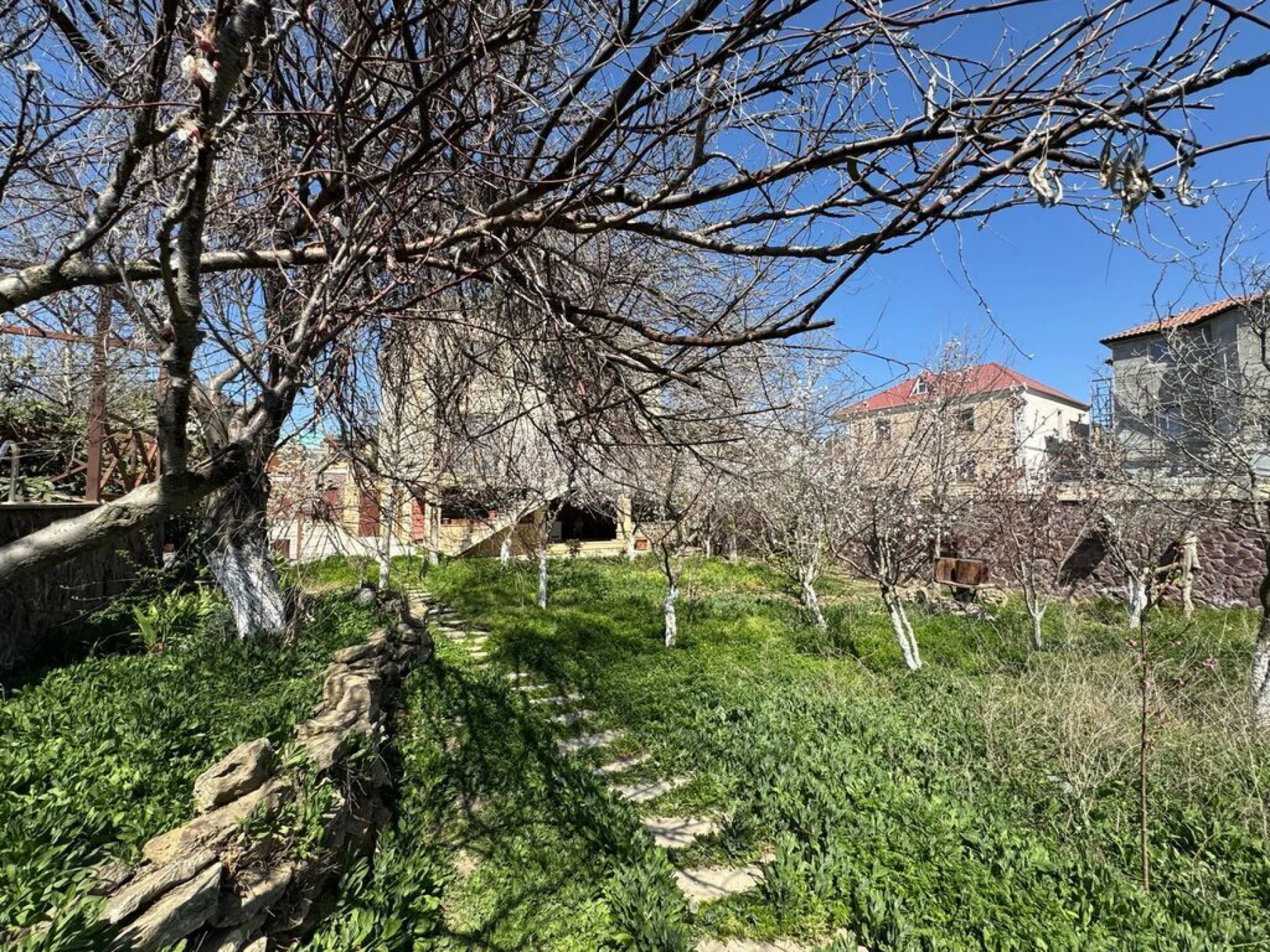 Satılır 7 otaqlı həyət evi 600 m²