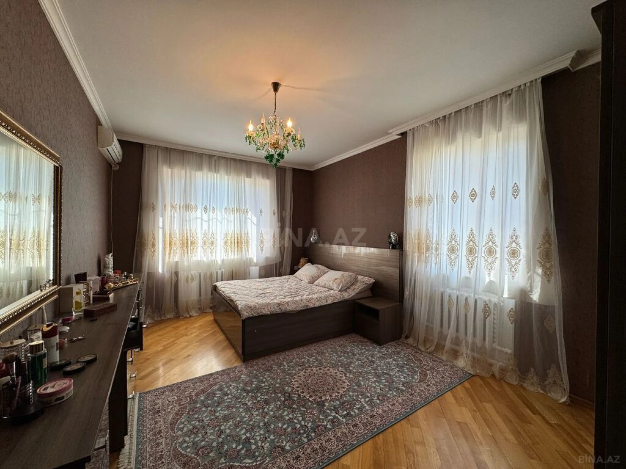 Satılır 7 otaqlı həyət evi 600 m²