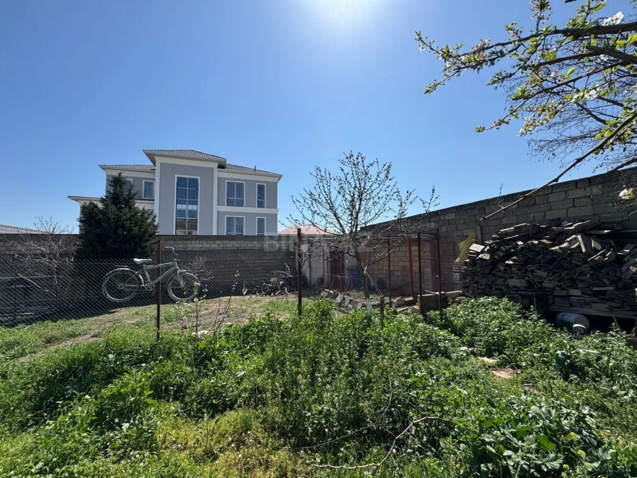 Satılır 7 otaqlı həyət evi 600 m²