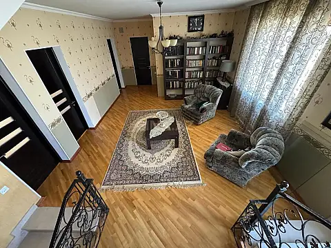 Satılır 7 otaqlı həyət evi 600 m²