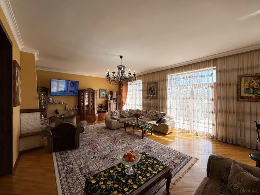Satılır 7 otaqlı həyət evi 600 m²