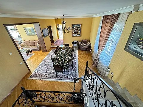 Satılır 7 otaqlı həyət evi 600 m²