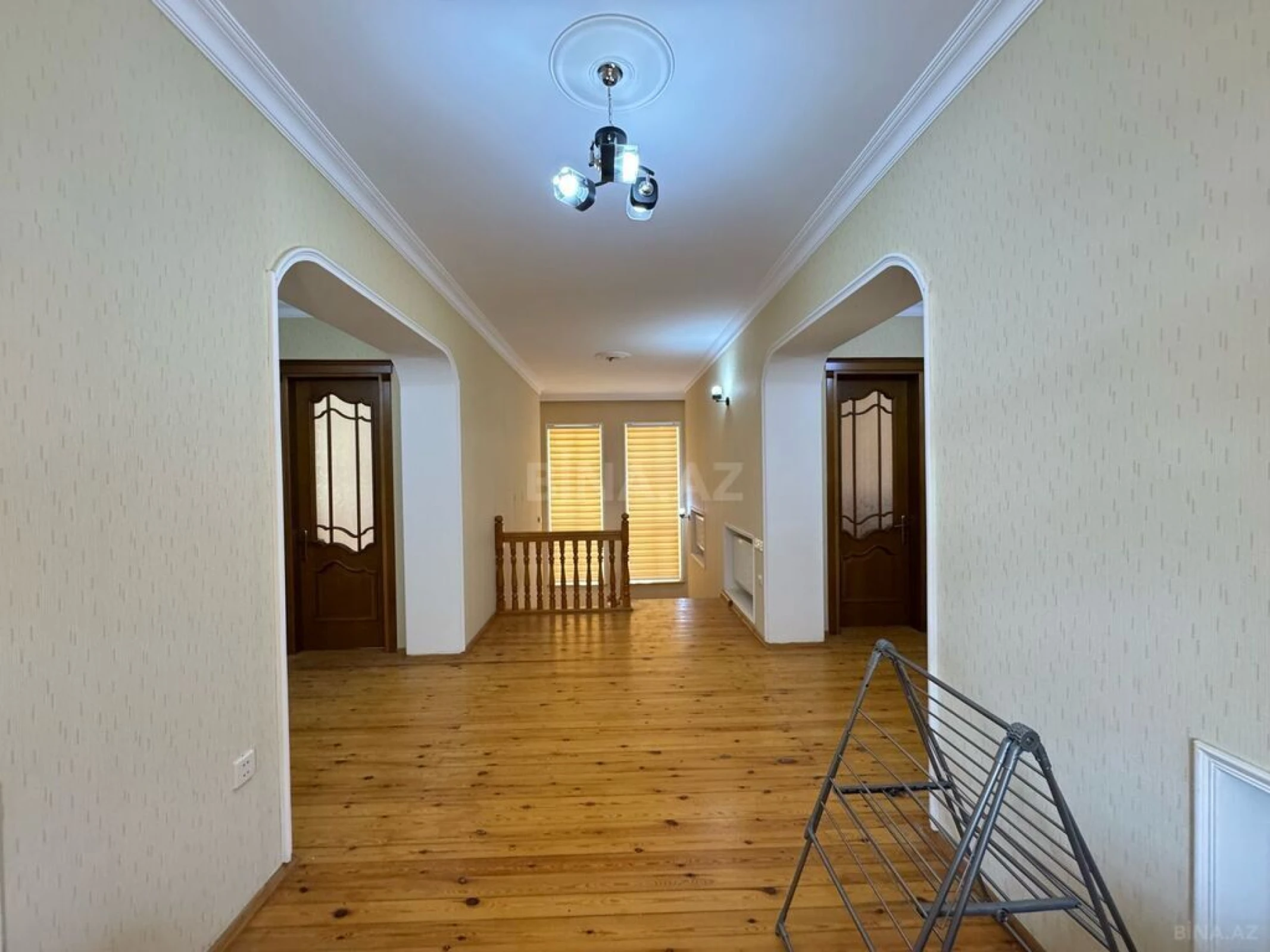 Satılır 8 otaqlı həyət evi 290 m²