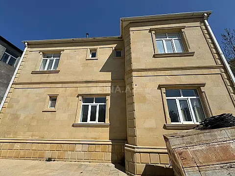 Satılır 8 otaqlı həyət evi 290 m²