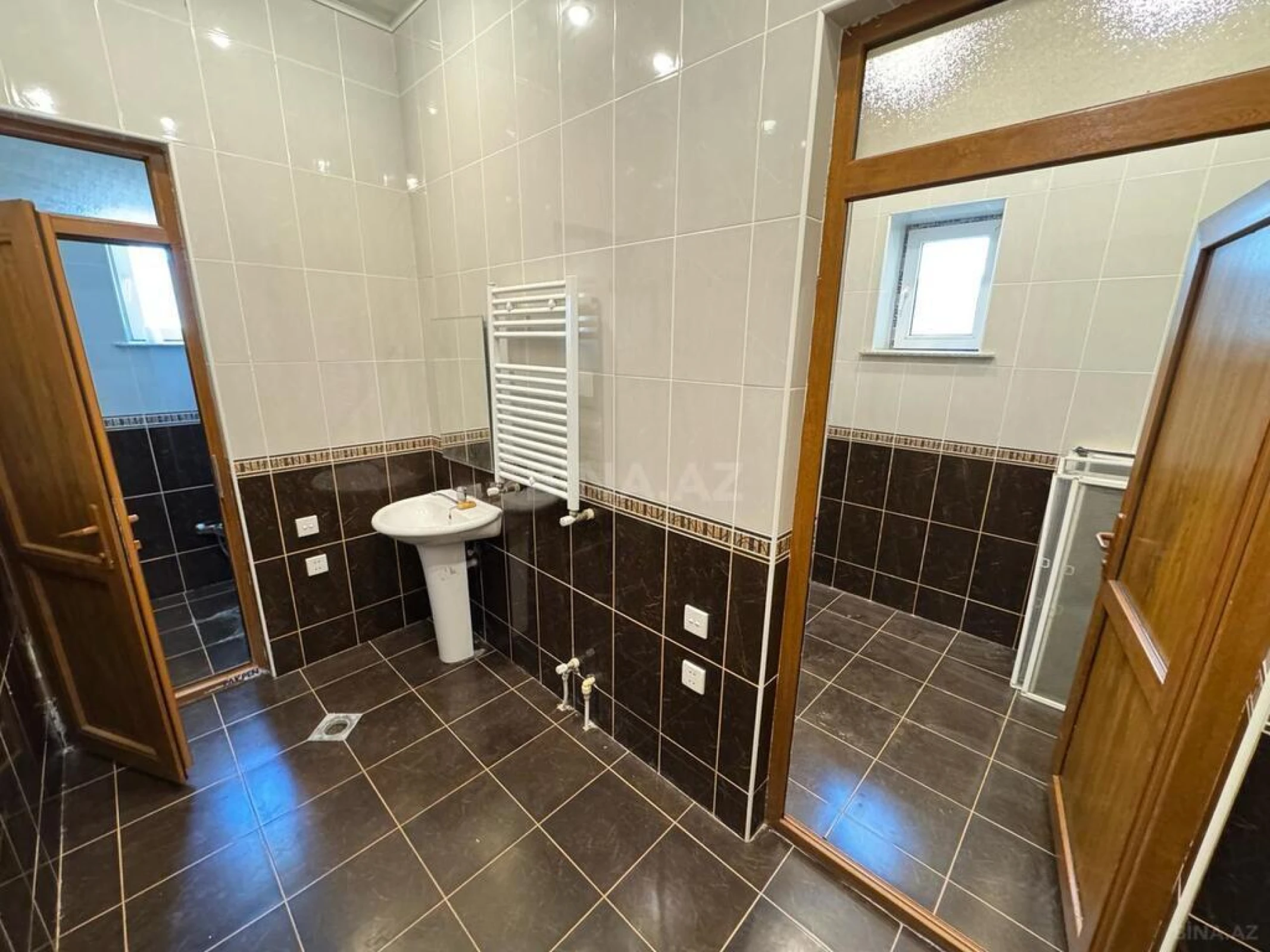 Satılır 8 otaqlı həyət evi 290 m²