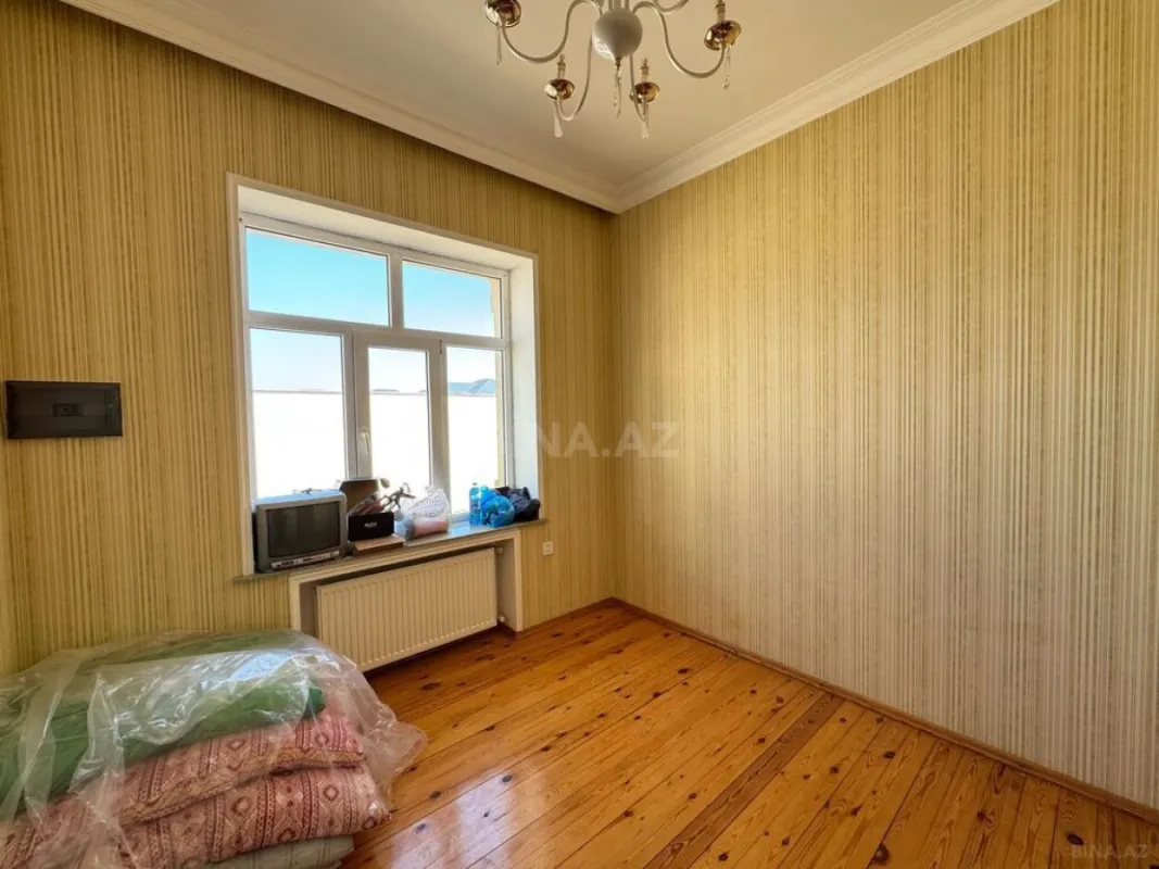 Satılır 8 otaqlı həyət evi 290 m²