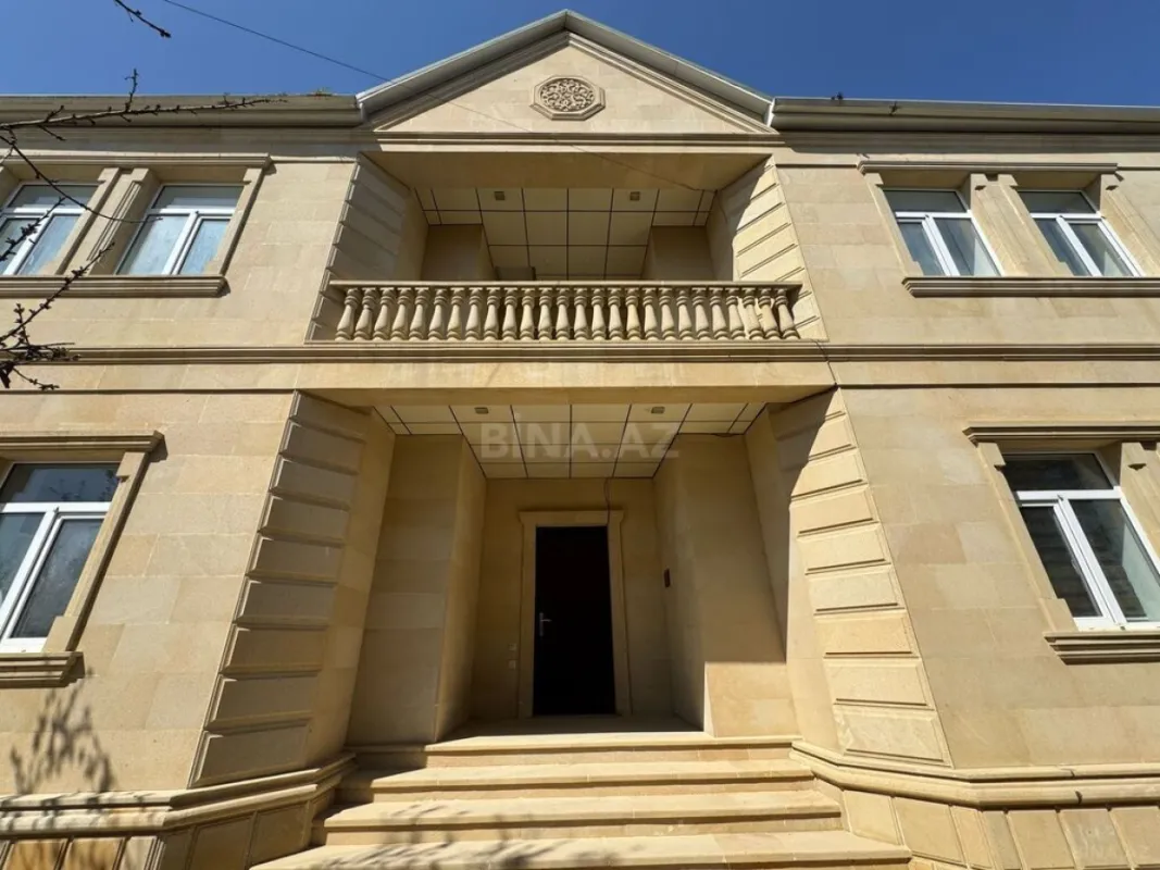 Satılır 8 otaqlı həyət evi 290 m²