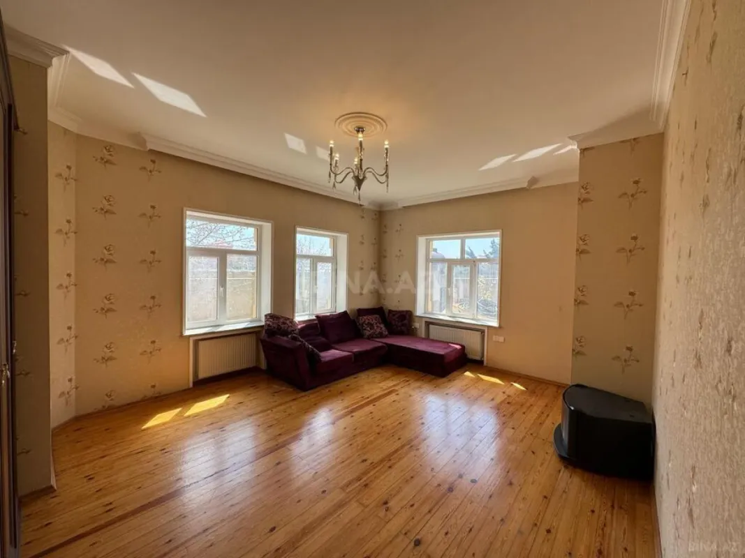 Satılır 8 otaqlı həyət evi 290 m²