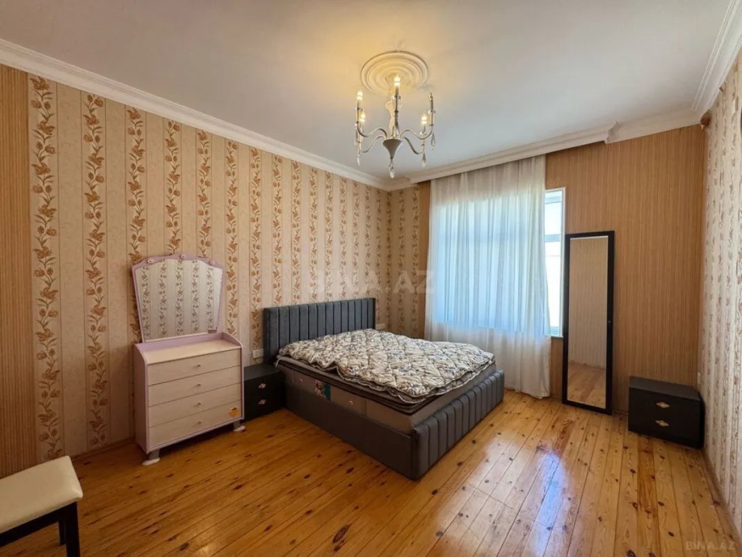 Satılır 8 otaqlı həyət evi 290 m²