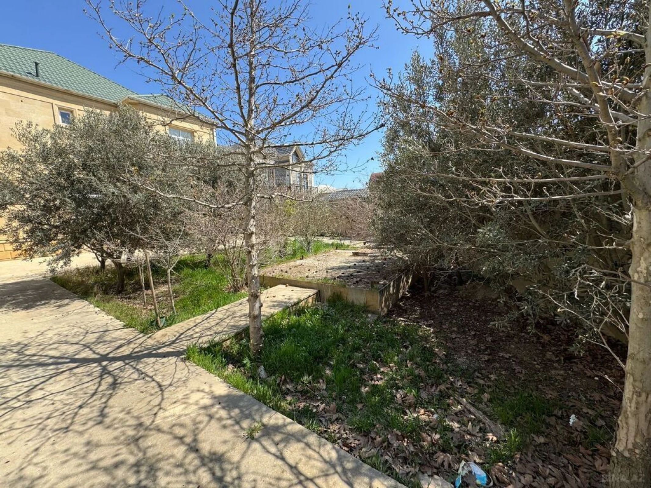 Satılır 8 otaqlı həyət evi 290 m²