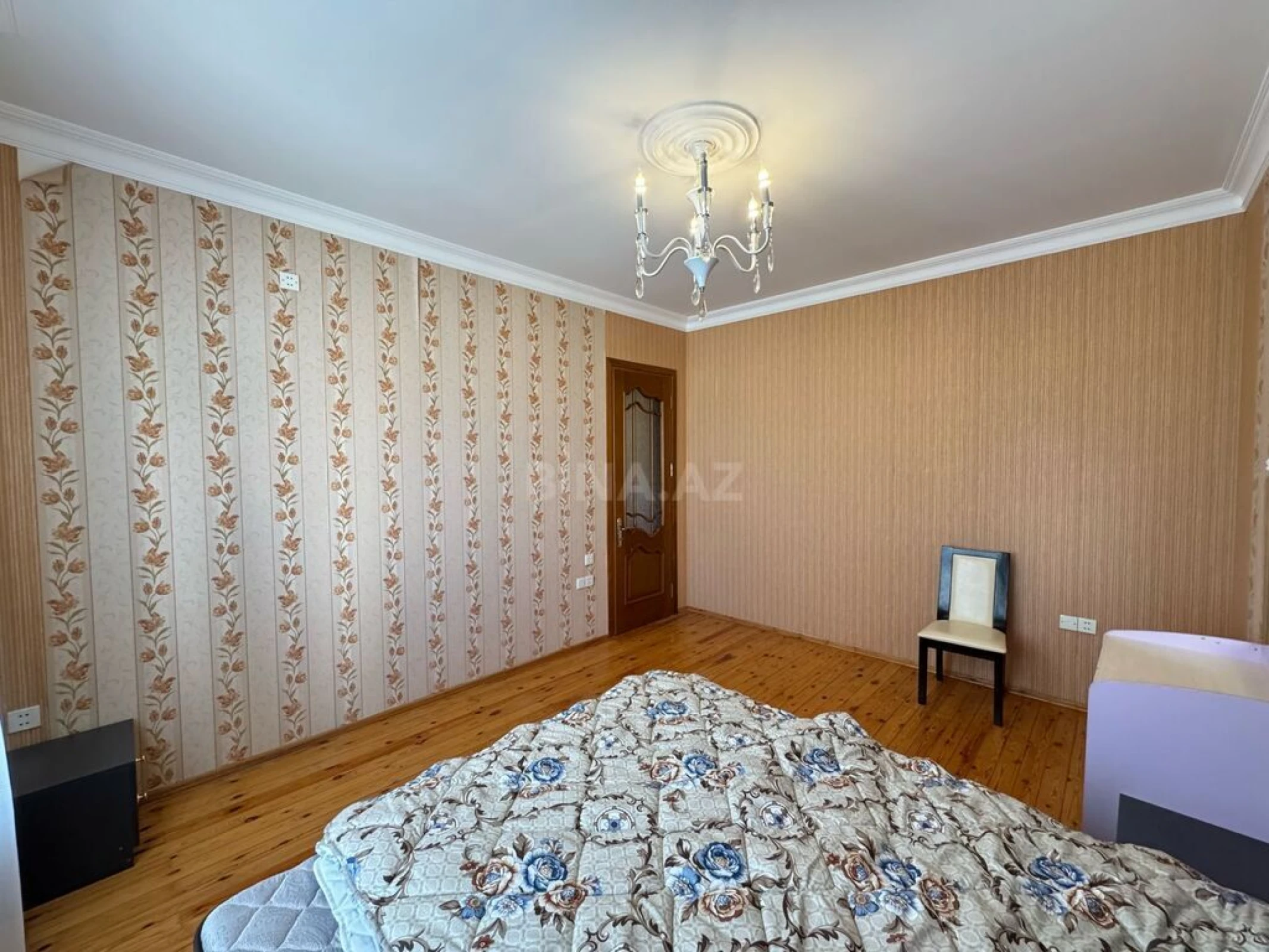 Satılır 8 otaqlı həyət evi 290 m²