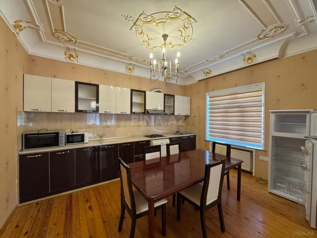 Satılır 8 otaqlı həyət evi 290 m²