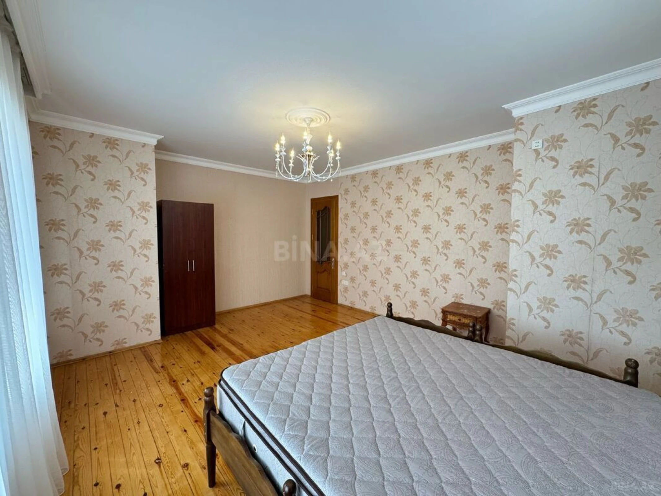 Satılır 8 otaqlı həyət evi 290 m²