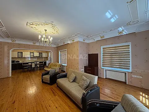 Satılır 8 otaqlı həyət evi 290 m²