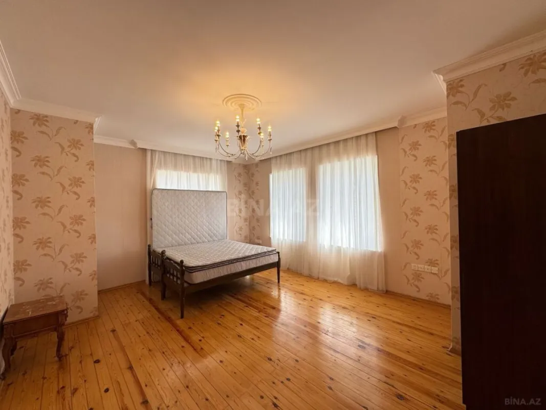 Satılır 8 otaqlı həyət evi 290 m²