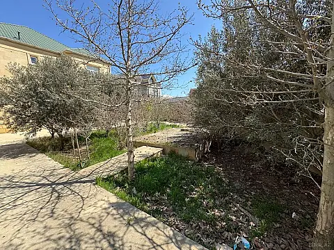 Satılır 8 otaqlı həyət evi 290 m²