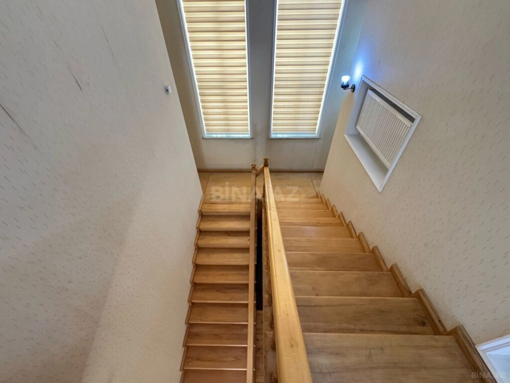 Satılır 8 otaqlı həyət evi 290 m²