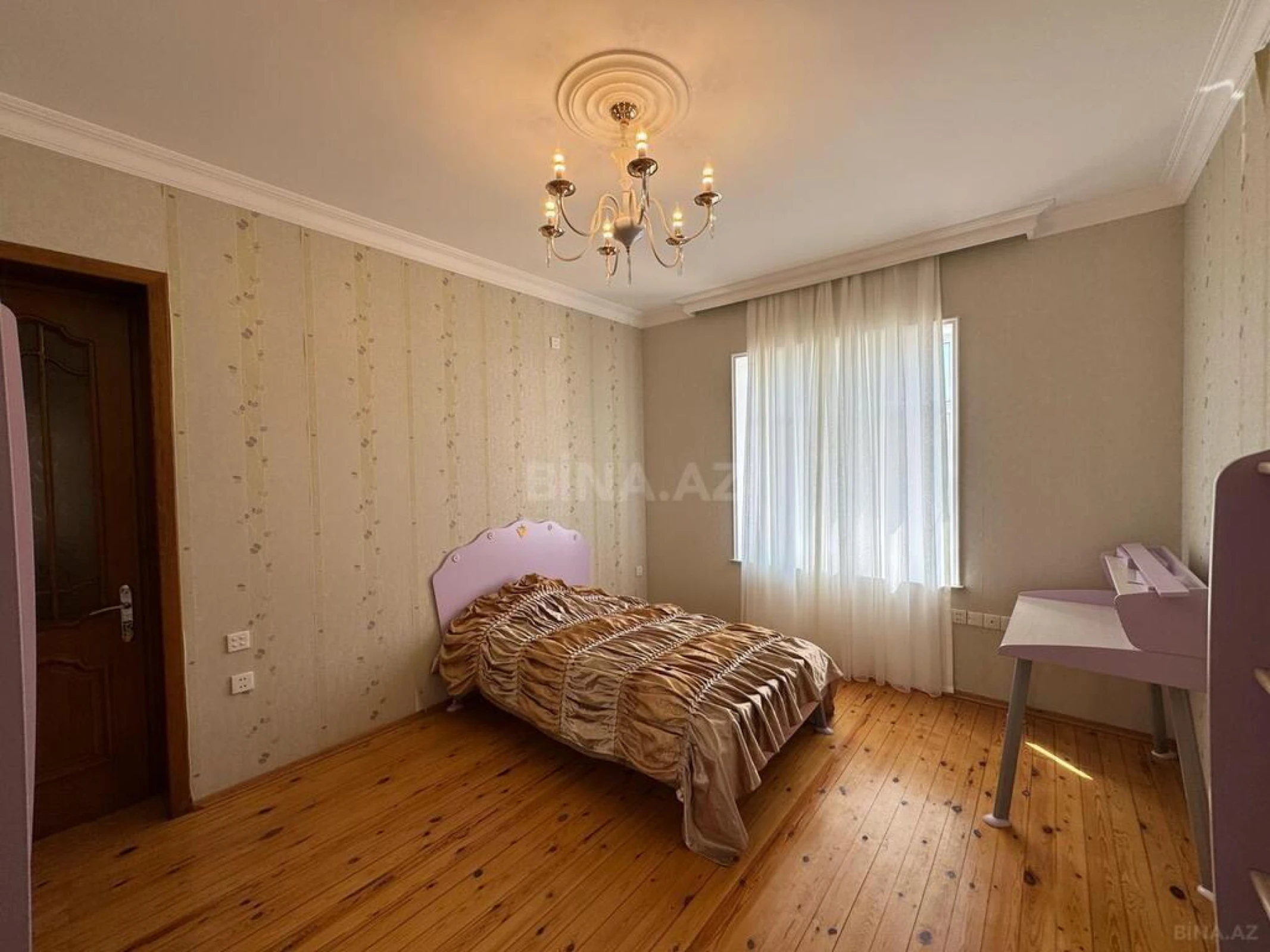 Satılır 8 otaqlı həyət evi 290 m²