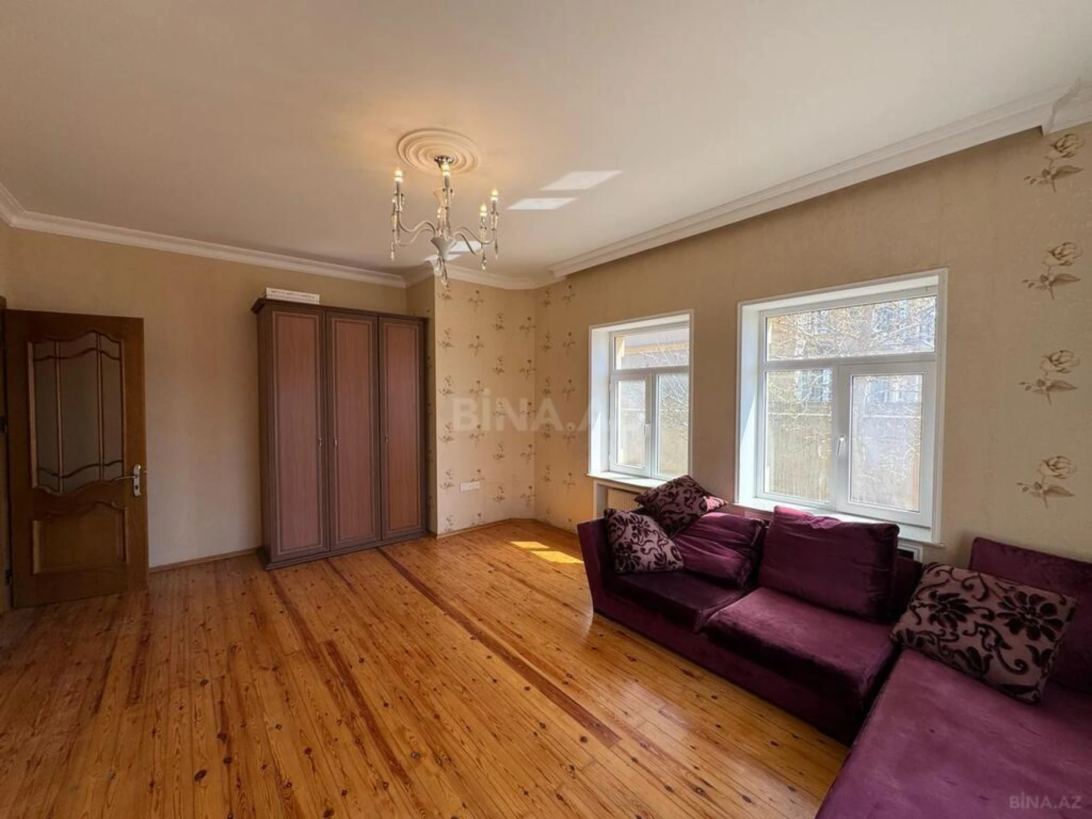 Satılır 8 otaqlı həyət evi 290 m²