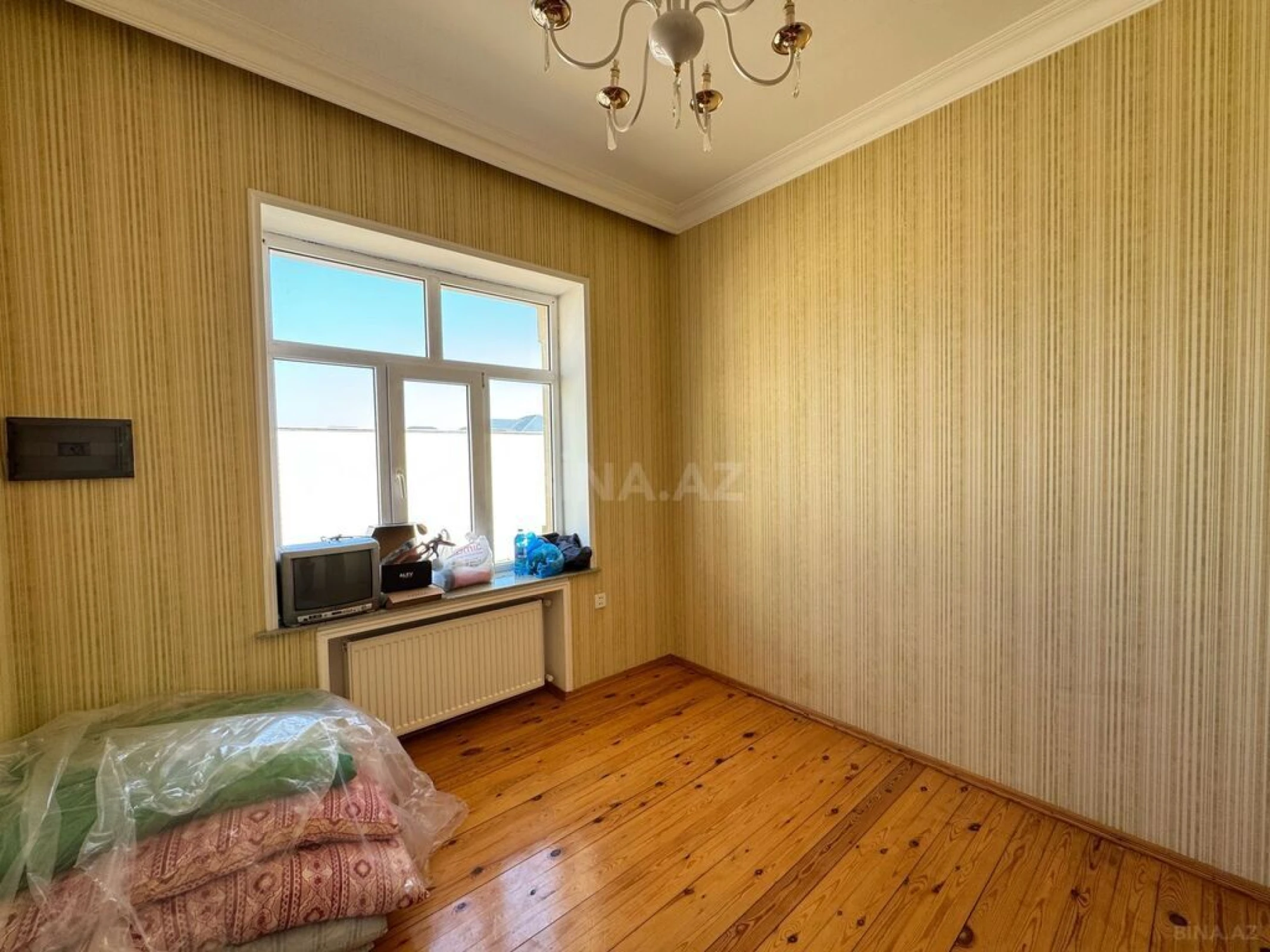 Satılır 8 otaqlı həyət evi 290 m²