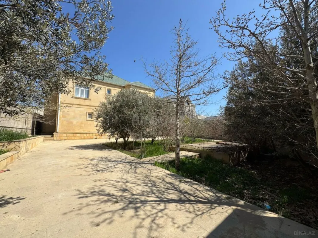 Satılır 8 otaqlı həyət evi 290 m²