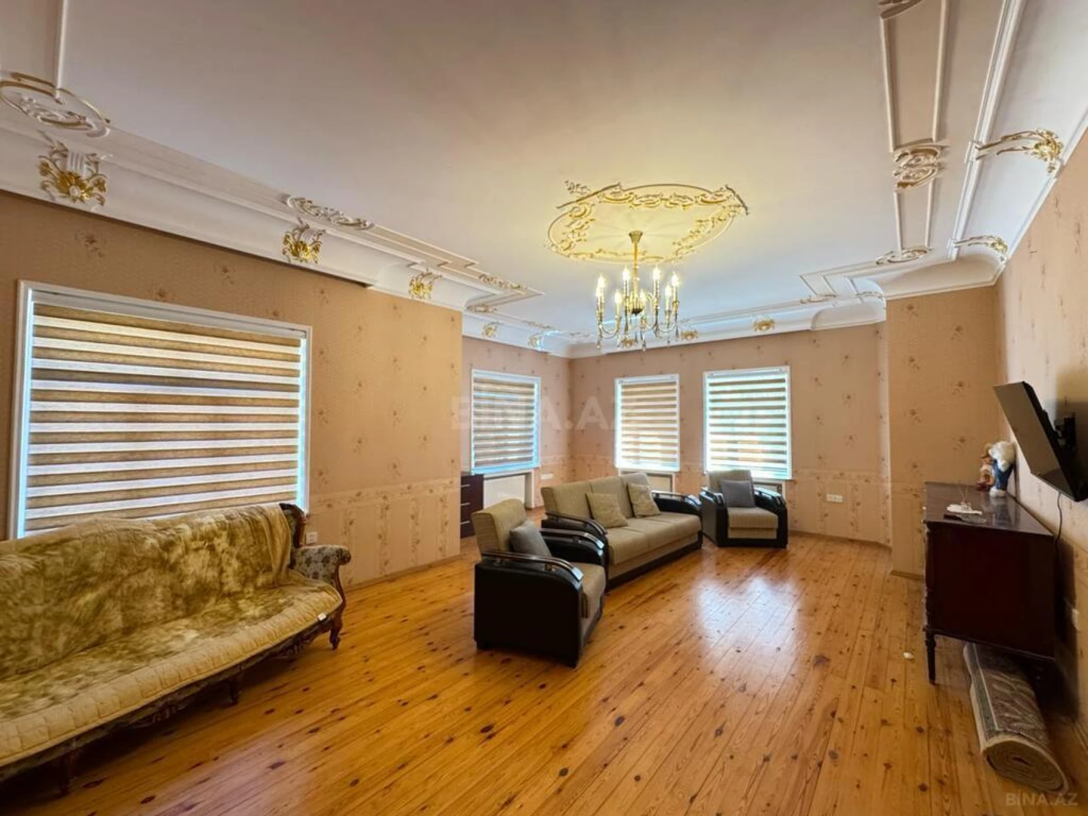 Satılır 8 otaqlı həyət evi 290 m²