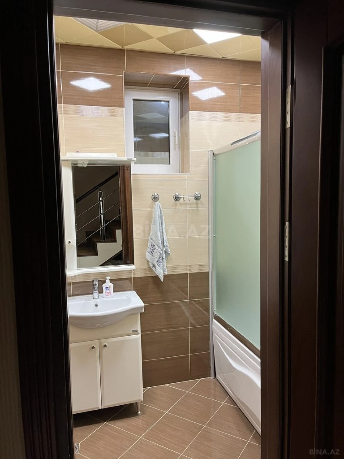 Satılır 5 otaqlı həyət evi 330 m²